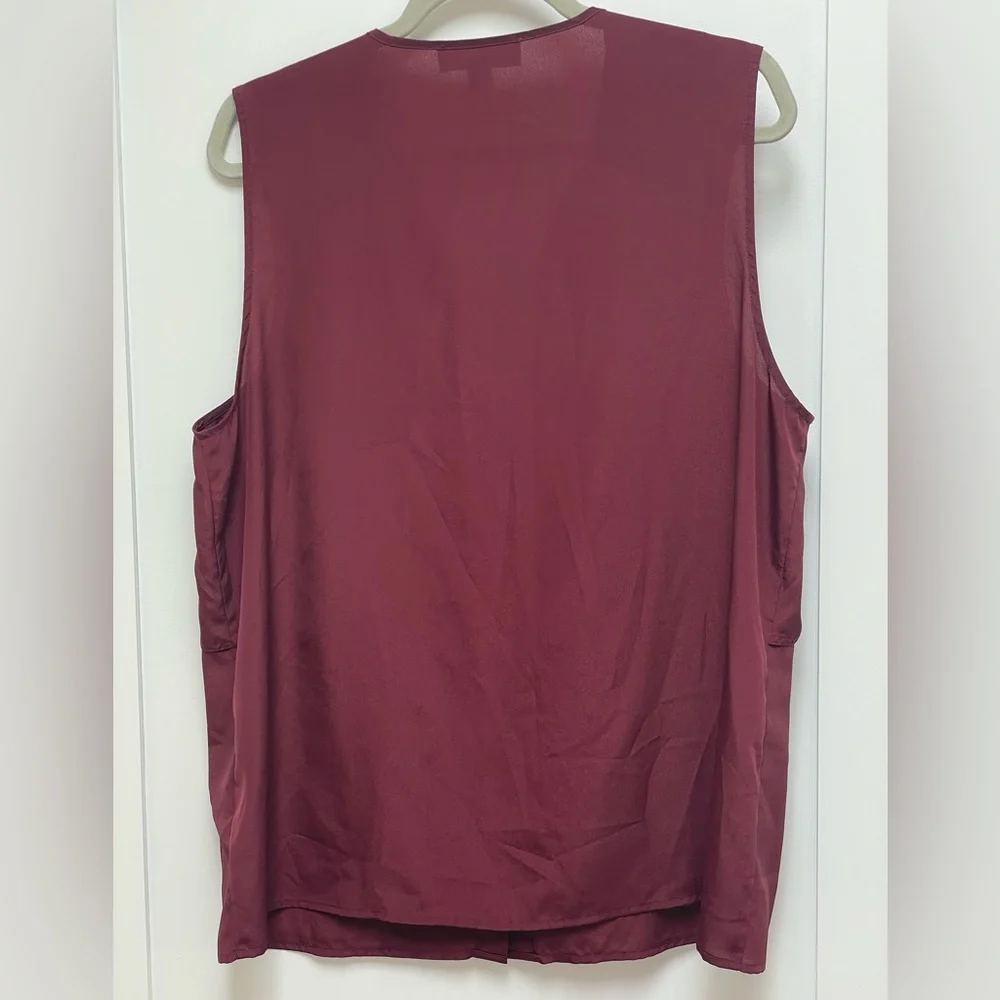 ☀️2/$20 Michael Kors Burgundy Red Boxy Blouse Sleeveless Top Zip Shoulder Design